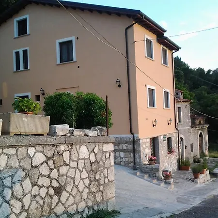 Il Castello Apartmán Pescina